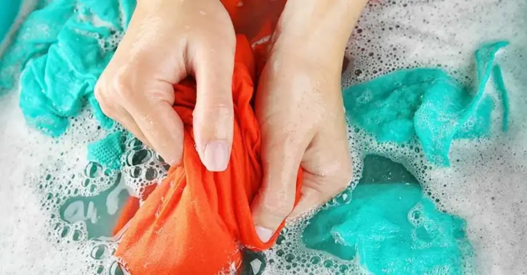 Te contamos cómo recuperar tu ropa descolorida o manchada en un tiempo ...