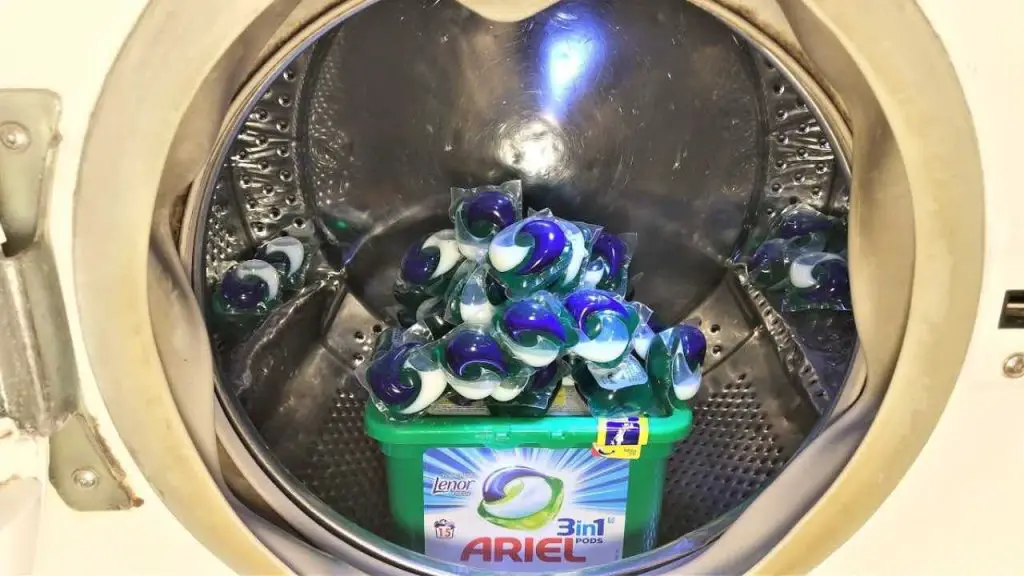 ¿Qué pasa si pones una pastilla para lavavajillas en la lavadora? no lo